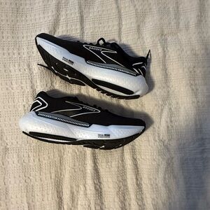 Brooks Men's Black and White Athletic Shoes